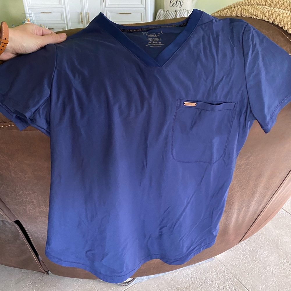 Cherokee Form Scrub top XS